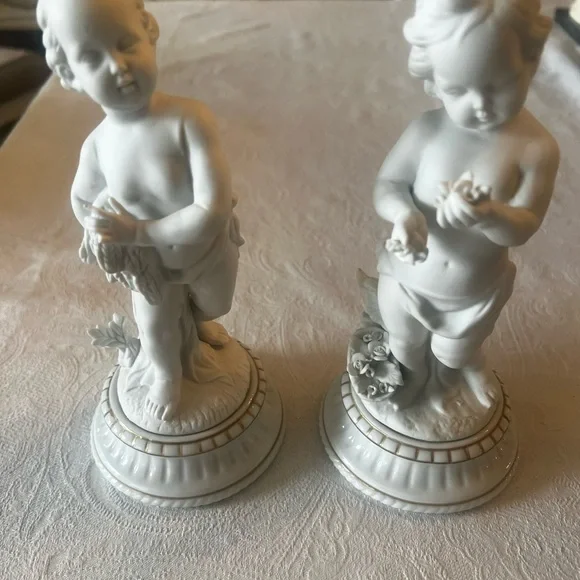 Andrea by Sadek Cherub White Porcelain Figurines - Picture 2 of 6